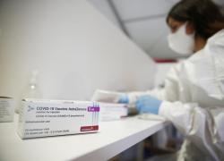 AstraZeneca, 18enne gravissima a pochi giorni dal vaccino: "Segnalazioni all'Aifa"