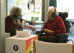 Alzheimer, nuovo farmaco Usa approvato: Aducanumab è il primo in vent'anni