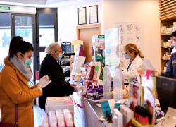 AstraZeneca, pillola anticoncezionale e trombosi: c'è una correlazione?