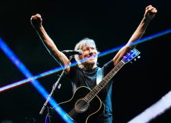 Roger Waters chiede la liberazione di Assange: "Gli Usa possono ucciderlo segretamente"