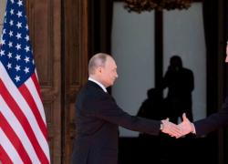 Russia-Usa, scintille pericolose. Mosca: "Nave da guerra Usa nelle nostre acque"