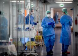 Covid, positivo per 305 giorni: "Mia moglie ha preparato il funerale 5 volte"