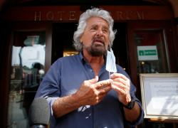 M5s, Grillo dà ordini al 'capo politico' Vito Crimi: "Autorizza voto su Rousseau"