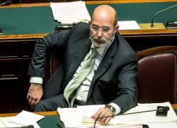 M5s, pensa di lasciare anche 'l'orsacchiotto' Vito Crimi: "Non so se resto"