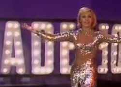 Raffaella Carr&agrave;, A far l'amore comincia tu: IL VIDEO