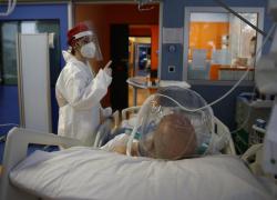 Covid, lo studio: "A prescindere ogni ciclo epidemico dura 70 giorni, inutili misure"
