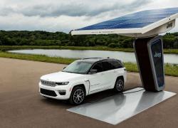 Jeep: le  prime immagini della nuova  Grand Cherokee 4xe 2022 elettrificata 