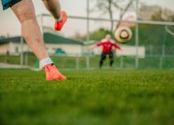 Palermo, porta travolge 12enne mentre gioca a calcio: non era fissata al terreno