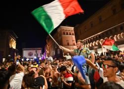 Festeggiamenti europei, Oms avverte: "Devastante contagio in diretta"