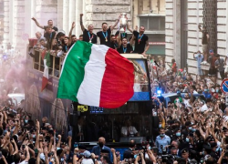 Festeggiamenti Italia, Chiellini spiega a Speranza la Costituzione: "Andavano fatti"