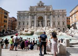 Covid Italia, Costa: "No dati su contagi, non aiutano il clima" (adesso che sono buoni)