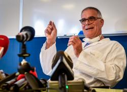 Covid, Zangrillo: "Virus è clinicamente morto. Basta allarmismi e no green pass"