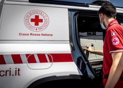 Gaza City, anche Croce Rossa sospende temporaneamente attività, portavoce: "Tank a pochi metri da noi, non operiamo in sicurezza"