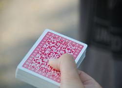 "Nonno cerca amico vero: deve saper giocare a carte": l'appello della nipote