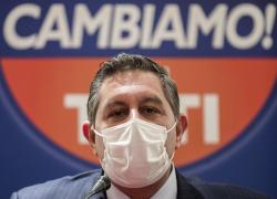 Vaccino Covid, Toti favorevole all'obbligo: "Cominciamo dagli over 50"