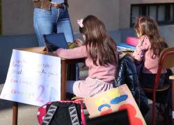 Napoli, scuola elementare Novaro-Cavour usa parola bambin*, genitori adirati: "Ossessione per il gender fluid confonde i nostri figli, classi come laboratori ideologici"