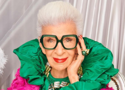 Iris Apfel, compie 100 anni l'influencer più longeva e colorata al mondo