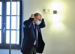 Pd, Letta spaventato: Emiliano e De Luca "tramano" contro di lui