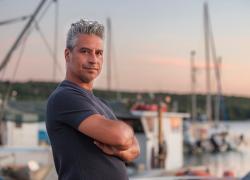 Dennis Fantina: fuori oggi il nuovo singolo "SENTI"