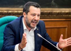 Salvini: "Lega resta al Governo, no a Italia piena di tasse, sbarchi e problemi"