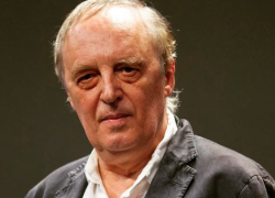 Dario Argento ricoverato a Ischia per crisi respiratoria, il regista in pronto soccorso dopo malore improvviso: "Fate presto, devo tornare al lavoro"