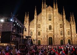 Concerto per Milano, la Filarmonica della Scala abbraccia il suo pubblico in Piazza Duomo