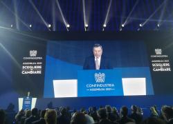 Assemblea di Confindustria: ripartenza e Pnrr al centro. Bonomi: "Per la svolta green servono più soldi a imprese"