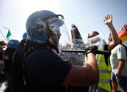 Alitalia, continuano le proteste: manifestanti bloccano autostrada Roma-Fiumicino