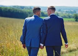 Matrimoni gay, Corte Ue: “Unione contratta in altri Paesi membri va riconosciuta”, Pillon al GdI: "Allora consentano ad un uomo di sposarsi con più donne"