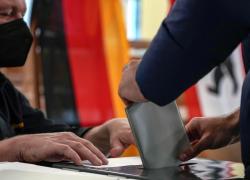 Elezioni Germania, crollo Cdu senza Merkel, primo Scholz. Gode anche l'Italia