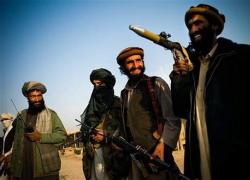 Afghanistan, donne non possono più andare in università, vietato rasarsi la barba