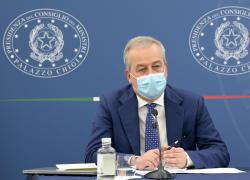 Vaccino Covid, Locatelli "Terza dose ai giovani sani non così scontata" 
