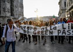 Green pass obbligatorio, allarme Regioni: "Dal 15 ottobre Paese rischia il caos"