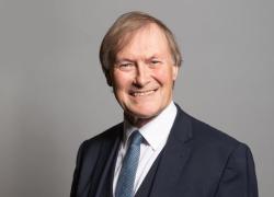 Gran Bretagna, deputato David Amess accoltellato a morte in chiesa