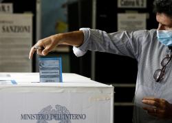 Ballottaggi 2021, oggi seggi aperti fino alle 15: affluenza in calo 