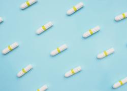 Iva assorbenti, passi in avanti per eliminare la Tampon Tax: l'Iva scenderà dal 22 al 10%