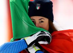 Chi è Sofia Goggia, portabandiera alle Olimpiadi 2022: fidanzato, gara discesa e news