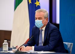 Vaccino Covid, Locatelli 'spaventa' gli italiani: "Possibile obbligo vaccinale" 