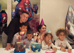 Georgina Rodriguez incinta, i figli di Cristiano Ronaldo: tutto sulla numerosa prole del campione
