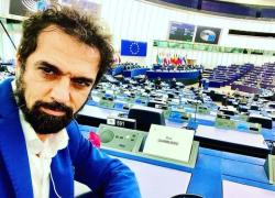 Parlamento europeo, gaffe di Giarrusso: "My english...No, sorry, non ce la faccio". VIDEO