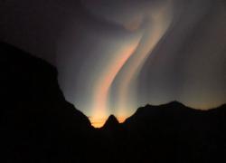 Valtellina, arriva l'aurora boreale? lo scatto è da brividi, ma la verità è un'altra