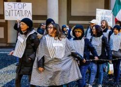 Novara, No Green pass vestiti da ebrei: sospesa l'infermiera ideatrice del corteo