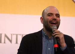 Roberto Saviano rinviato a giudizio: aveva chiamato Giorgia Meloni "bastarda"
