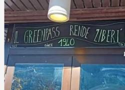 Green pass, bufera sulla scritta nazista in un pub a Iseo: subito rimossa dalla polizia