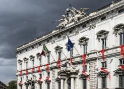 La Corte Costituzionale e il sì al riconoscimento di un figlio per due madri, la lettera al GdI: "Aberrazione giuridica e naturale"