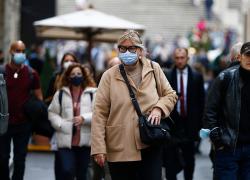 Lockdown per i no vax anche in Italia: tre regioni puntano al modello Austria