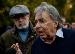 Green pass, l'allarme di Freccero: "Sarà documento rinnovato a vita, il potere vuole controllarci"