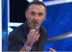 Giuseppe Giacobazzi, il ritorno a Zelig del grande comico condannato per errore: VIDEO