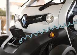 Mobilità elettrica, la ricarica con l’energia solare di casa costa  meno rispetto al pieno di benzina

