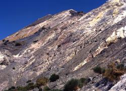 Vulcano, livelli di gas troppo alti e difficoltà alle vie respiratorie: iniziata l'evacuazione